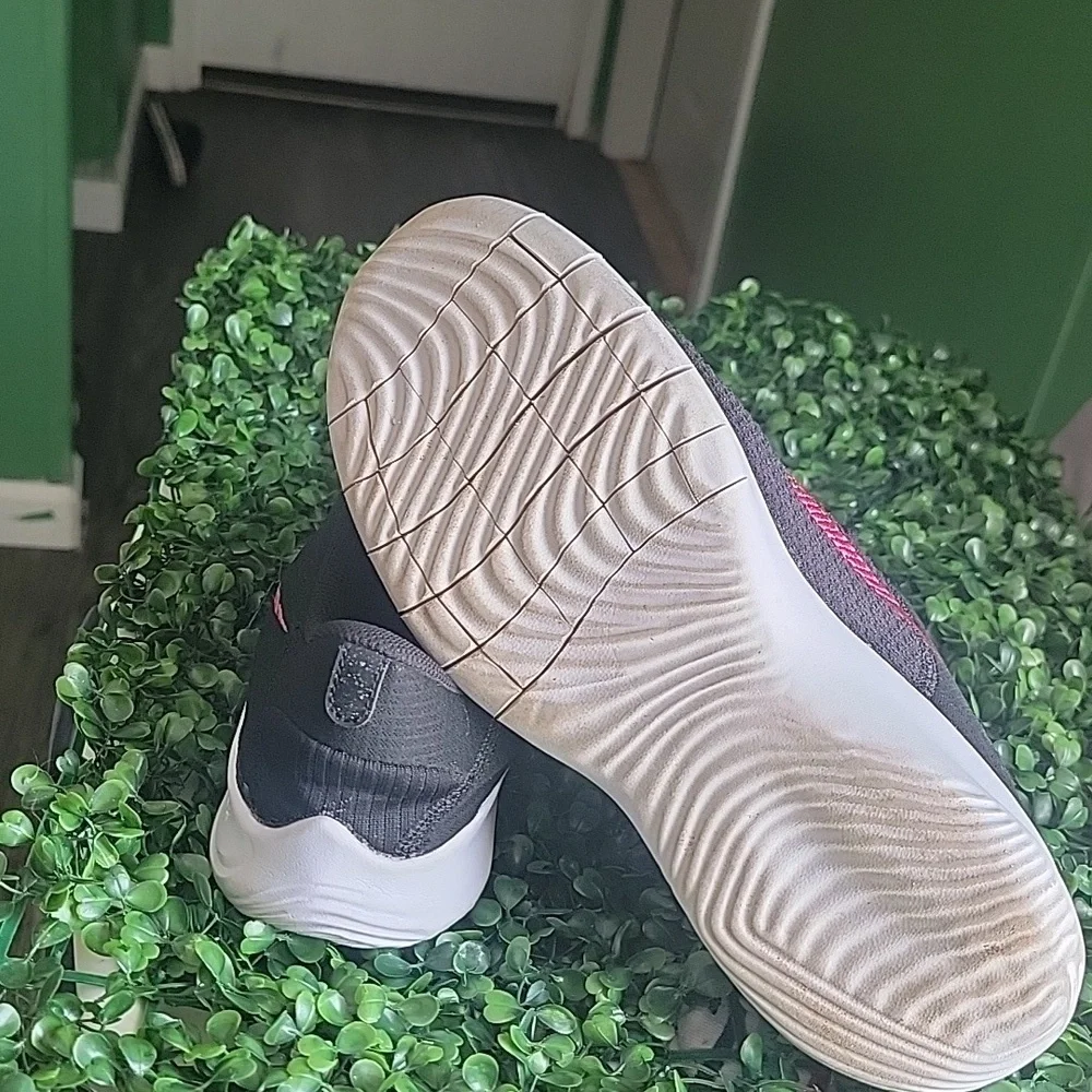 Nike Flex Black and Pink Shoes - Picture 5 of 6